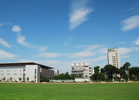 年薪80萬聘中學老師 事件始末2025最新消息
