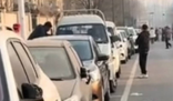 四五十輛車(chē)反光鏡被砸?知情人回應(yīng) 原因竟是這樣太無(wú)奈了