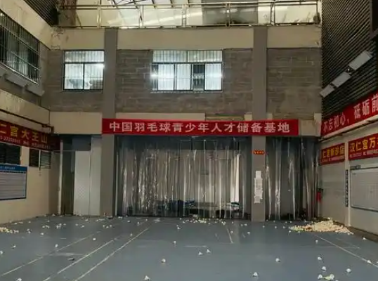 深圳一球館老板向家長(zhǎng)借錢后跑路 事件始末2025最新消息