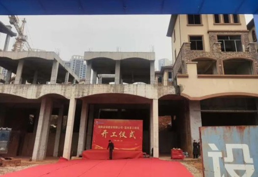 湖南一“爛尾樓”業(yè)主自籌千萬(wàn)復(fù)工 成功推動(dòng)淥口區(qū)藍(lán)谷低層區(qū)復(fù)工