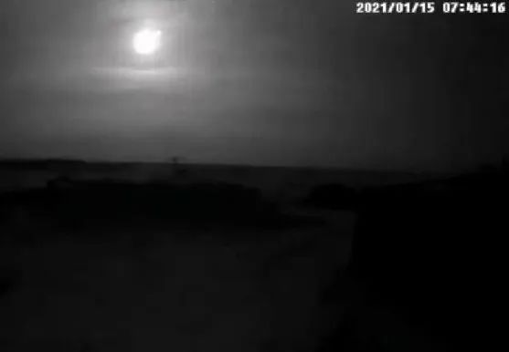 一地深夜出現火球狀不明飛行物？官方回應！