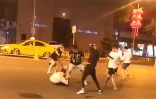 網(wǎng)傳“西安街頭打人”視頻，警方最新通報